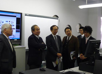 海老原学群長、田中先生、視察に来られた名古屋工業大学の先生方